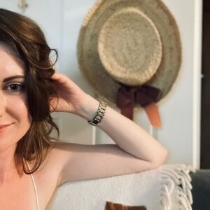 Meet your Posher, Alice